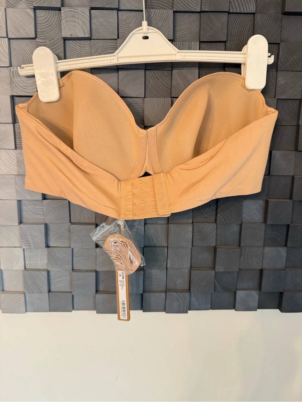 SKIMS Strapless Molded Underwire Bra - Nude